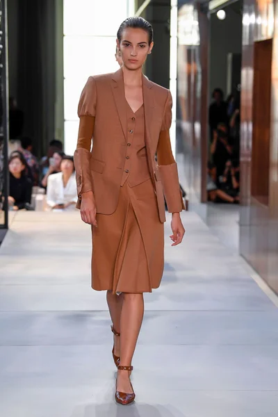 Look 38